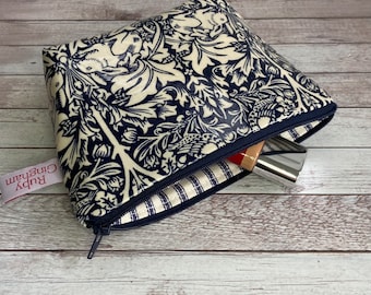 Make-up Bag William Morris Brer Rabbit small