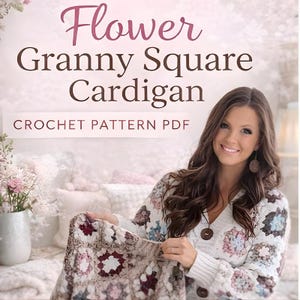 Könnte beinhalten: Eine Frau hält einen Flower Granny Square Cardigan. Der Cardigan hat florale Granny-Square-Muster in Rosa, Burgunderrot und Grau. Der Text "Flower Granny Square Cardigan" und "CROCHET PATTERN PDF" sind sichtbar.