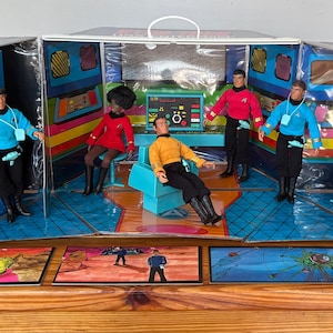 Star Trek U.S.S. Enterprise Play Set Bridge and Action Figures With Original Box And Cards.