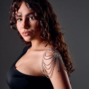 Shoulder chain jewelry,Crystal shoulder piece,Rhinestone shoulder chain,Festival body jewelry,Sparkly shoulder chain,Bridal shoulder jewelry