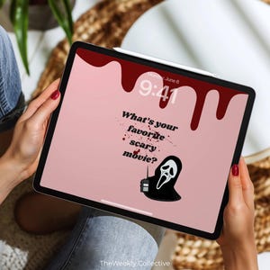 Puede incluir: Una tableta digital muestra un fondo de pantalla rosa con un dise&ntilde;o de sangre goteando. El texto "What's your favorite scary movie?" aparece, junto con un personaje de Ghostface y un walkie-talkie. La hora es 9:41 AM, lunes 6 de junio.