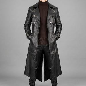 Svart lång lädertrenchcoat för män – Handgjord jacka i bikerstil, steampunk-cosplay, gotisk överrock, vintermode för män