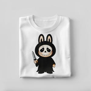Creepy Cute Scream Labubu SVG – Labubu-Inspired Killer Character Holding Knife – Halloween Horror Sublimation PNG Design