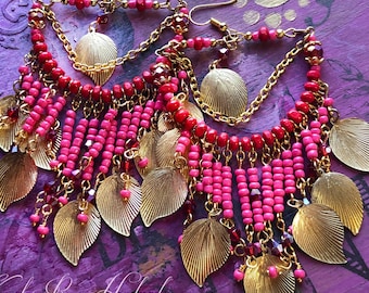 Breite Perlen Göttin Kronleuchter Ohrringe mit bunten Rocailles Perlen, Boho Beach Vibes, breites ethnisches Design mit Gold Metall Anhängern, Festival