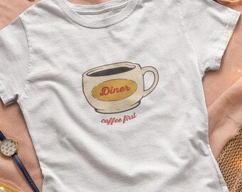 Camiseta Coffee First Diner – Camiseta com estampa retrô para amantes de café