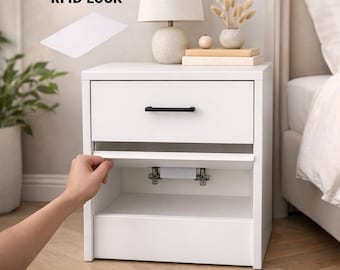 Comodino con serratura segreta in basso