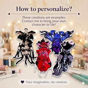 Peut inclure: Présentation de cinq figurines en peluche de couleurs variées, dont noir, rouge et bleu. Le texte « Comment personnaliser ? » et « Votre imagination, ma création » sont visibles. Les figurines ont des designs uniques.