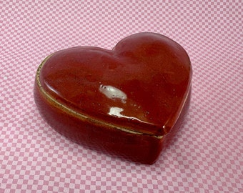 Heart-shaped jewelry or trinket box