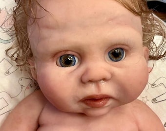 Bambola reborn da 20 pollici in silicone FBS, realizzata dall'artista Peg Spencer Carolyn Doughty.