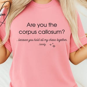 Lustiges Neurowissenschaftliches T-Shirt: Corpus Callosum Wortspiel, MedizinStudent Geschenk