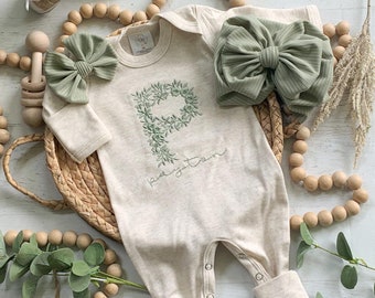 Personalized oatmeal baby romper and hat set, custom name coming home outfit, floral letter baby girl outfit, baby shower gift neutral green