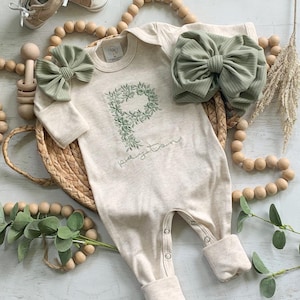 Personalized oatmeal baby romper and hat set, custom name coming home outfit, floral letter baby girl outfit, baby shower gift neutral green