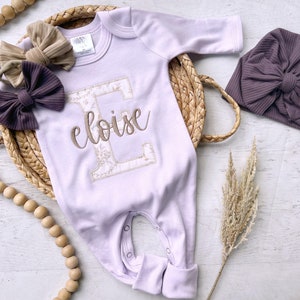 Personalized baby girl romper hat set, purple vintage floral infant coming home outfit, baby shower gift, sleeper with footies, custom name image 2