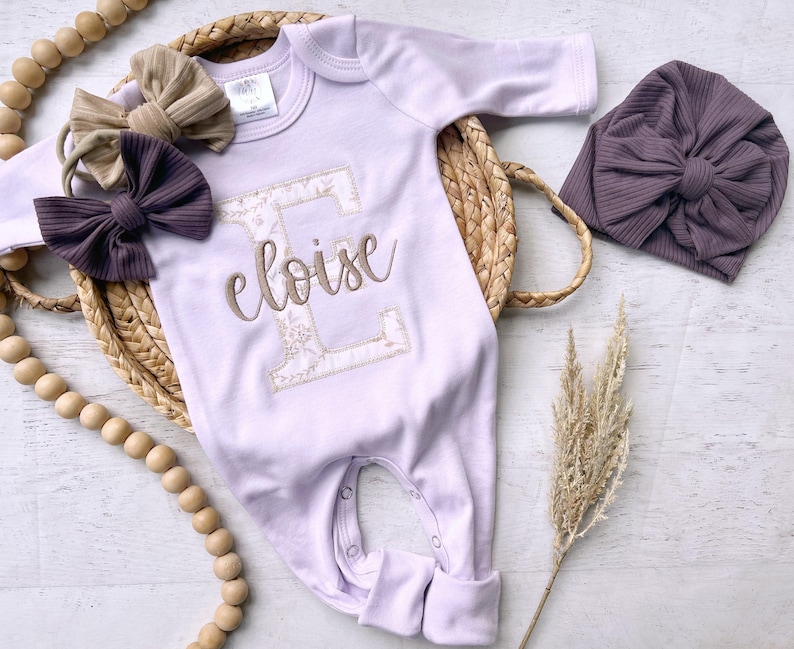 Personalized baby girl romper hat set, purple vintage floral infant coming home outfit, baby shower gift, sleeper with footies, custom name image 2