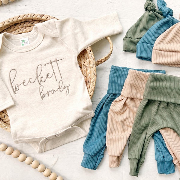 Personalized green and beige newborn outfit custom name boy girl, coming home outfit for baby boy, baby girl outfit, hospital outfit for boy