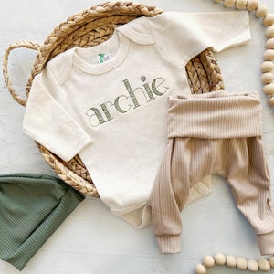 Personalized green and beige newborn outfit,custom name boy girl, coming home outfit for baby boy, baby girl outfit, hospital outfit for boy