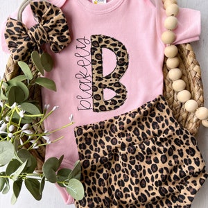 Pink leopard baby girl outfit with bummies, cheetah print outfit for baby girl, girls newborn outfit, birthday gift for girl