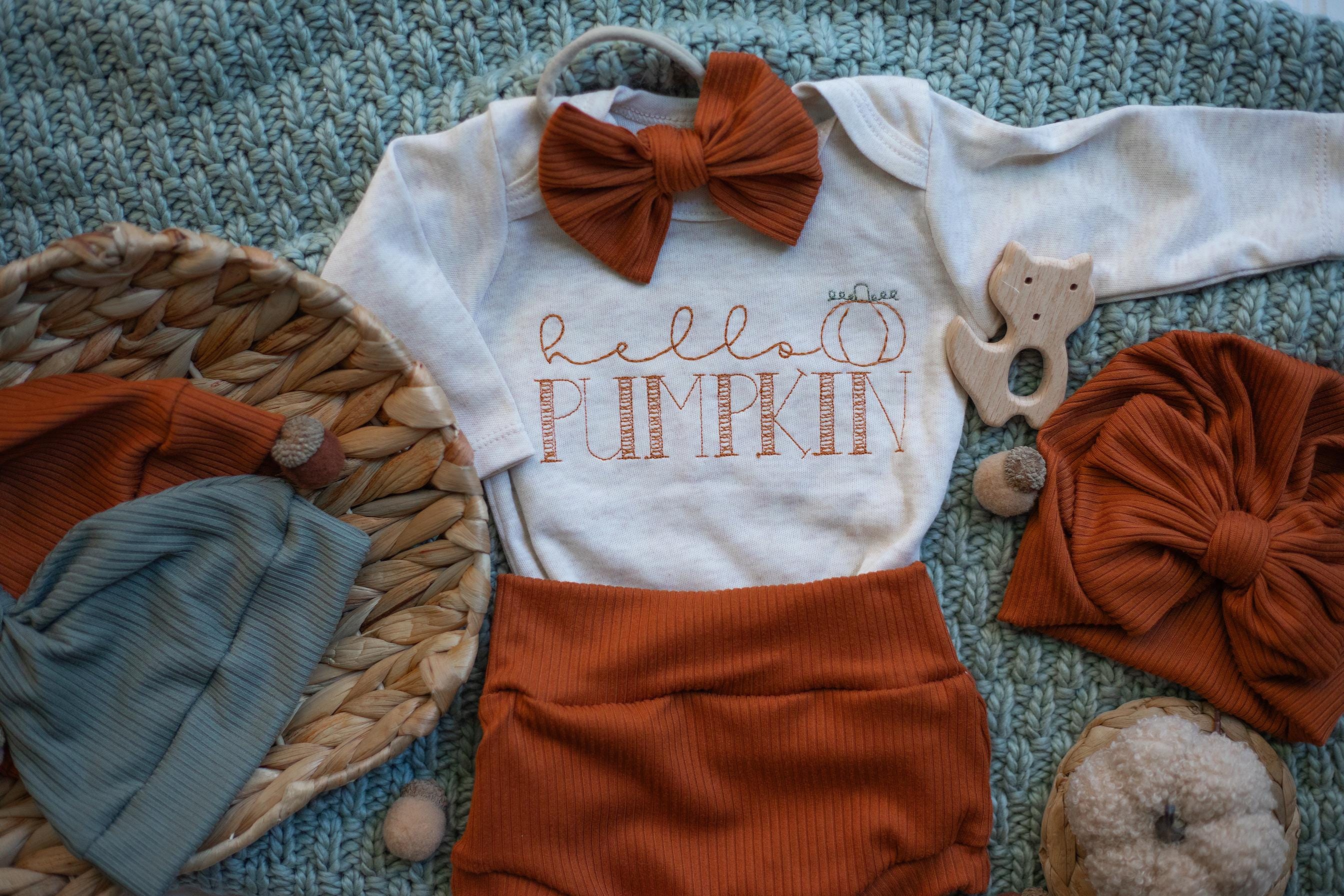 Hello Pumpkin baby girl outfit, autumn baby outfit, baby shower gift, fall outfit, outfit with option for bummies, pants, bow