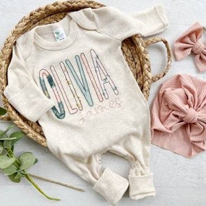 Personalized baby girl romper and bow, pink infant girl coming home outfit, custom name, baby shower gift, sleeper with footies, sage green immagine 3