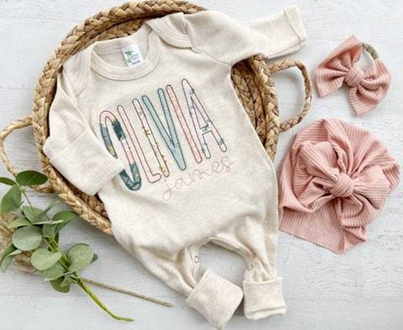 Personalized baby girl romper and bow, pink infant girl coming home outfit, custom name, baby shower gift, sleeper with footies, sage green immagine 3