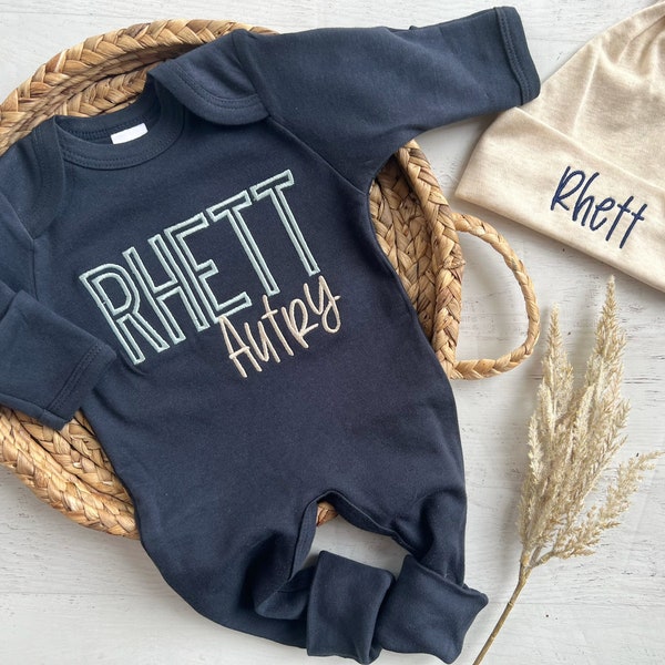 Gepersonaliseerde marineblauwe en beige newborn footie, coming home-outfit voor babyjongen, cadeau voor babyjongen, ziekenhuisoutfit, babyshowercadeau