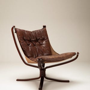 Mid-Century Scandinavian Sling Chair | Vintage 1970s Leather Lounge by Westnofa | Norwegian Modern Design in Walnut & Cocoa Brown