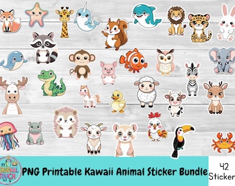 Könnte beinhalten: Eine Sammlung von 42 druckbaren Kawaii-Tieraufklebern im PNG-Format. Die Aufkleber zeigen verschiedene Zeichentiere, darunter ein Fuchs, ein Waschbär, ein Affe, ein Löwe, ein Zebra und eine Krabbe. Die Aufkleber sind farbenfroh und mit einer niedlichen Ästhetik gestaltet.