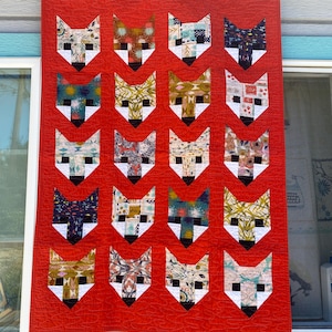 Edredón de zorro colorido: manta de patchwork roja hecha a mano, con estampado de zorro de fantasía