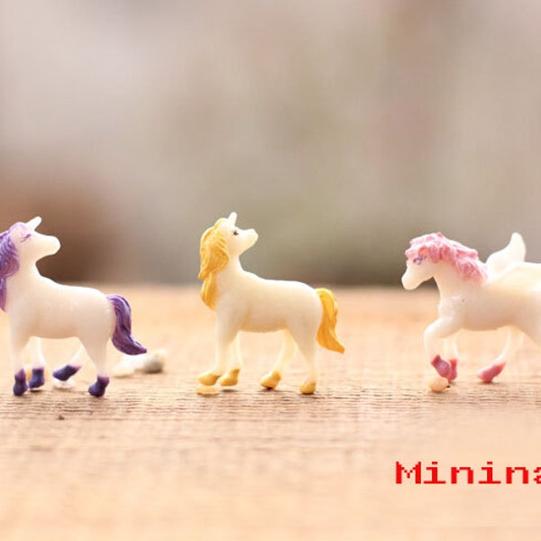 10 pcs 30x30mm  Resin  Horse  Mininature Figurine/Terrarium Figurine