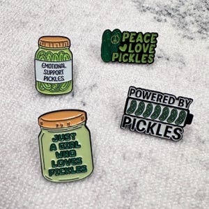 Conjunto de broches de esmalte engraçados para picles – broche fofo para saúde mental, picles de paz e amor, distintivos de lapela com comida peculiar, presente para amantes de picles