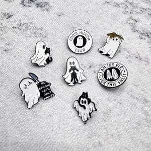 Spille smaltate a tema fantasma per Halloween, perfette per lo stile della stagione spettrale, graziosi accessori occulti, regali unici per gli amanti dei fantasmi