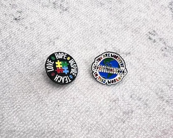 Ensemble inspirant d'épingles en émail - Broche puzzle et broche Terre pour des ondes positives, cadeau pour des amis, plaidoyer