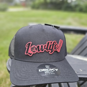 Gorra de camionero con parche de cuero rojo grabado en fibra de carbono, estilo JDM, ideal para entusiastas de los coches, marcas de gorras.