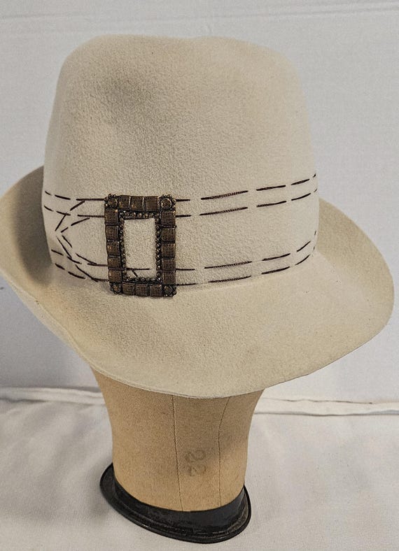 Vintage Cream Felt Cloche Hat With Buckle Betmar New York - Etsy display picture 1