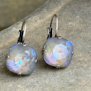 Swarovski Kristall Serene Grau Tropfen Ohrringe 12 mm Kissenschliff Lever-back, Silber Ohrringe, graue Ohrringe, Geschenk für sie, Geburtstagsgeschenke