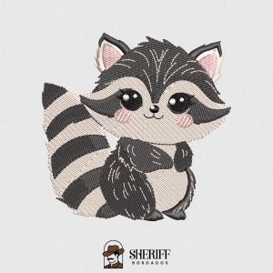 Pode incluir: Um design de bordado de um guaxinim de desenho animado com pelo preto e branco, olhos grandes e escuros, bochechas rosadas e uma cauda listrada. Abaixo do guaxinim, um logotipo com uma figura de chapéu e o texto Sheriff Bordados em preto.