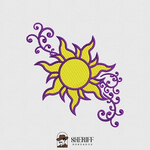 Könnte beinhalten: Ein Stickmuster mit einer zentralen gelben Sonne mit violetten Umrissen und spitzen Strahlen. Die Sonne wird von violetten, rankenartigen Schnörkeln flankiert, die sich nach oben links und unten rechts erstrecken. Der Text SHERIFF BORDADOS steht darunter.