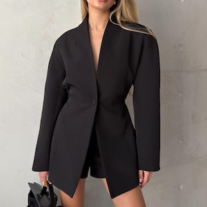 Blazer negro a medida – Chaqueta con cintura ajustable – Blazer elegante y estructurado