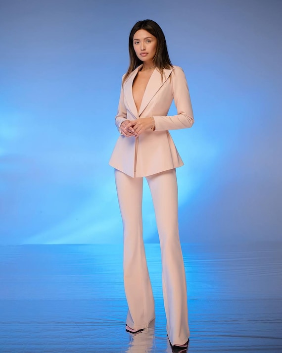 Terno Peplum Bege: Terno Feminino com Calça Flare Convidada de