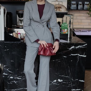Grey Wool Blend 3-Piece Suit: Elegant Women&#39;s Pantsuit
