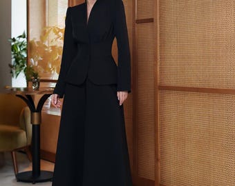 Pak met zwarte crêperok: elegante blazer en midirok - formele kleding