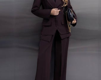 Brauner Crepe Damenanzug, 3-Teiliger Blazer, Schößchen, Hose mit weitem Bein