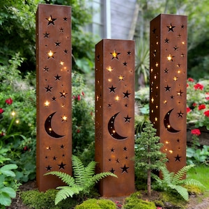 Star and Moon Rusty Metal Garden Column, Country Style Courtyard Decor, Metal Outdoor Pole Light