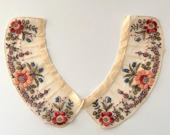 Vintage Embroidered Peter Pan Collar