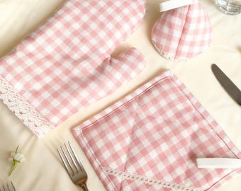 Handmade Pink Gingham Oven Mitt & Potholder Set – Cotton Linen Kitchen Set with Crochet Lace Trimm- Housewarming Gift