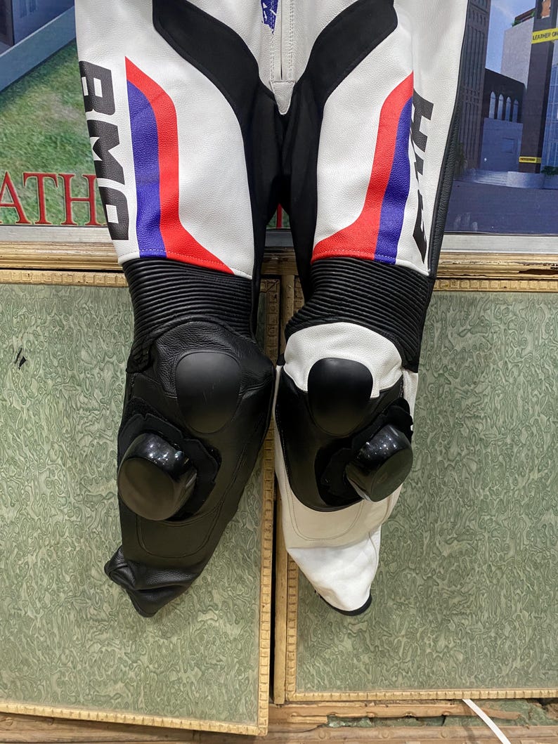 Motorcykelracingläderställ | Joker Design motorcykelställ | Röda och vita helställ bild 11