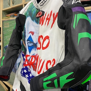 Motorcykelracingläderställ | Joker Design motorcykelställ | Röda och vita helställ bild 10