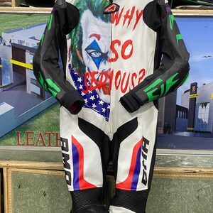 Motorcykelracingläderställ | Joker Design motorcykelställ | Röda och vita helställ bild 2