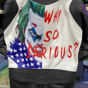 Motorcykelracingläderställ | Joker Design motorcykelställ | Röda och vita helställ bild 13