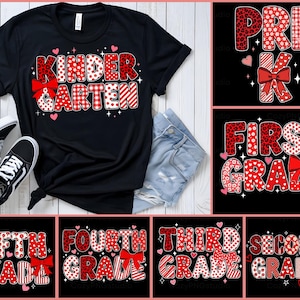 Puede incluir: Camiseta negra con las palabras "KINDERGARTEN" en un diseño estampado en rojo y blanco. La camiseta presenta un lazo rojo y pequeños corazones. Imágenes adicionales muestran diseños de "PRE K" y "FIRST GRADE", junto con otros grados escolares.